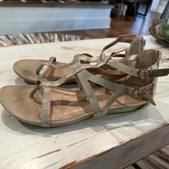 Kenneth Cole Reaction Gold Metallic Gladiator Sandals - Picture 1 of 8